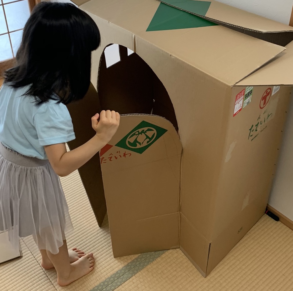 大きいダンボールハウスの作り方 親子で楽しく作ってみた ながやまの子育て風ブログ